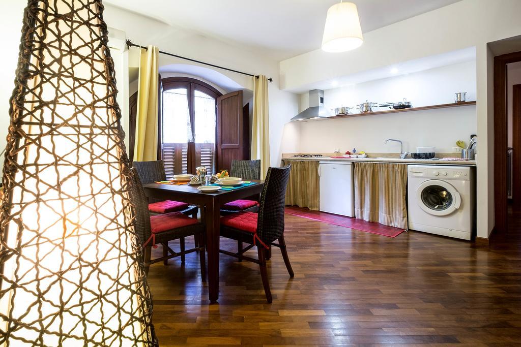 Ferienwohnung La Finestra Sul Mercato In Centro A Palermo Exterior foto