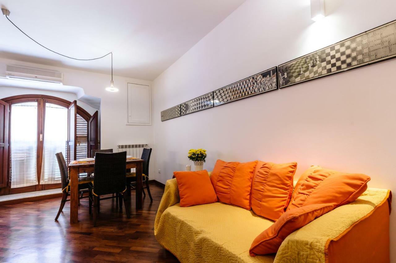 Ferienwohnung La Finestra Sul Mercato In Centro A Palermo Exterior foto