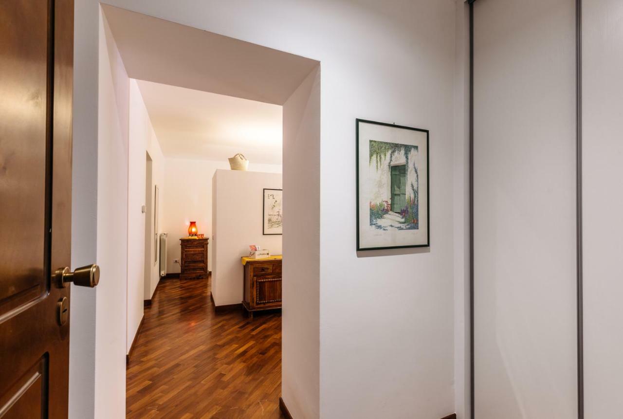 Ferienwohnung La Finestra Sul Mercato In Centro A Palermo Exterior foto